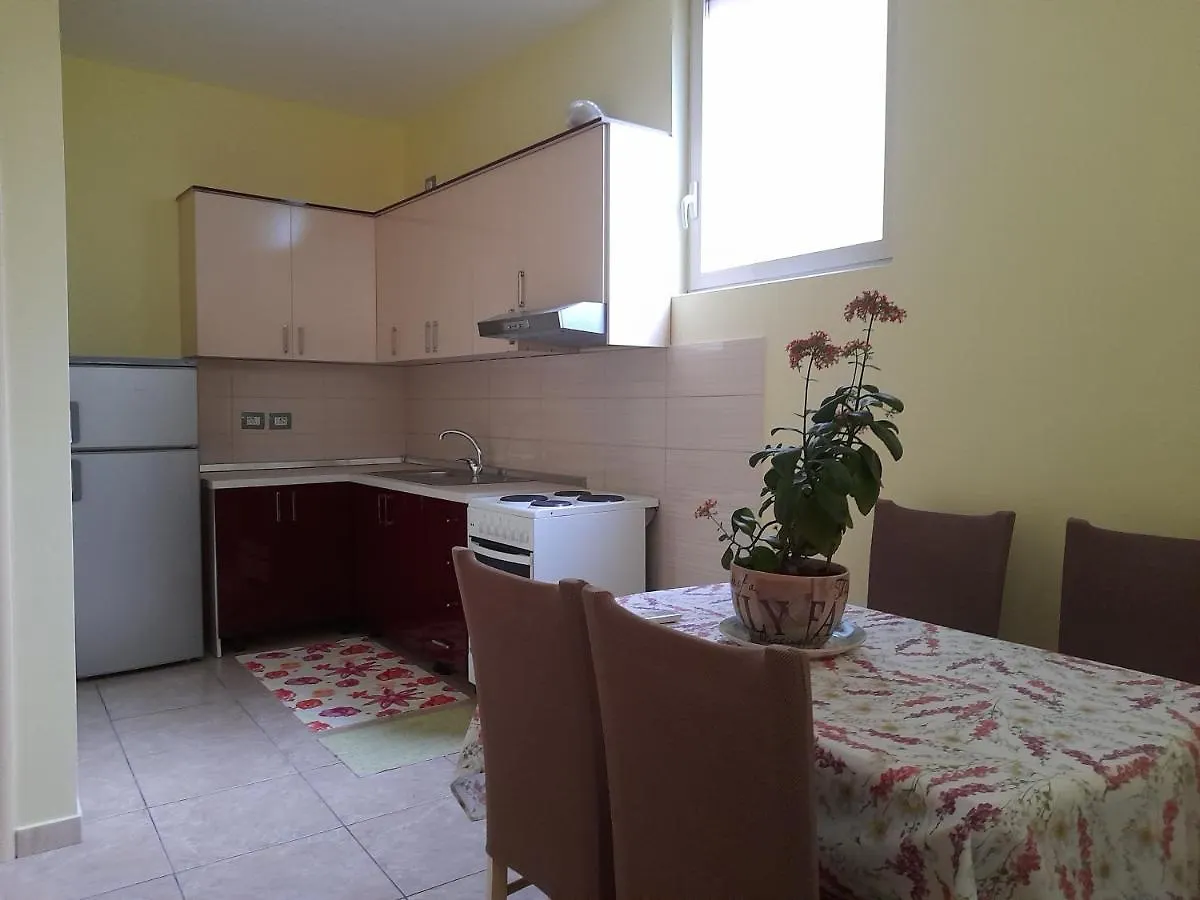 טיראנה Andi Apartment