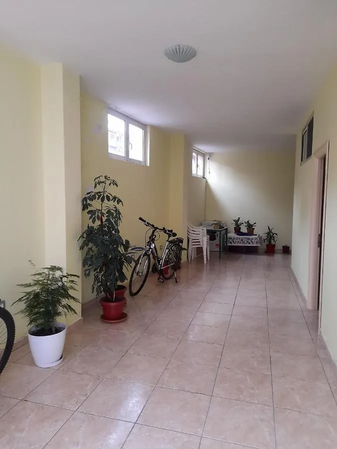 טיראנה Andi Apartment